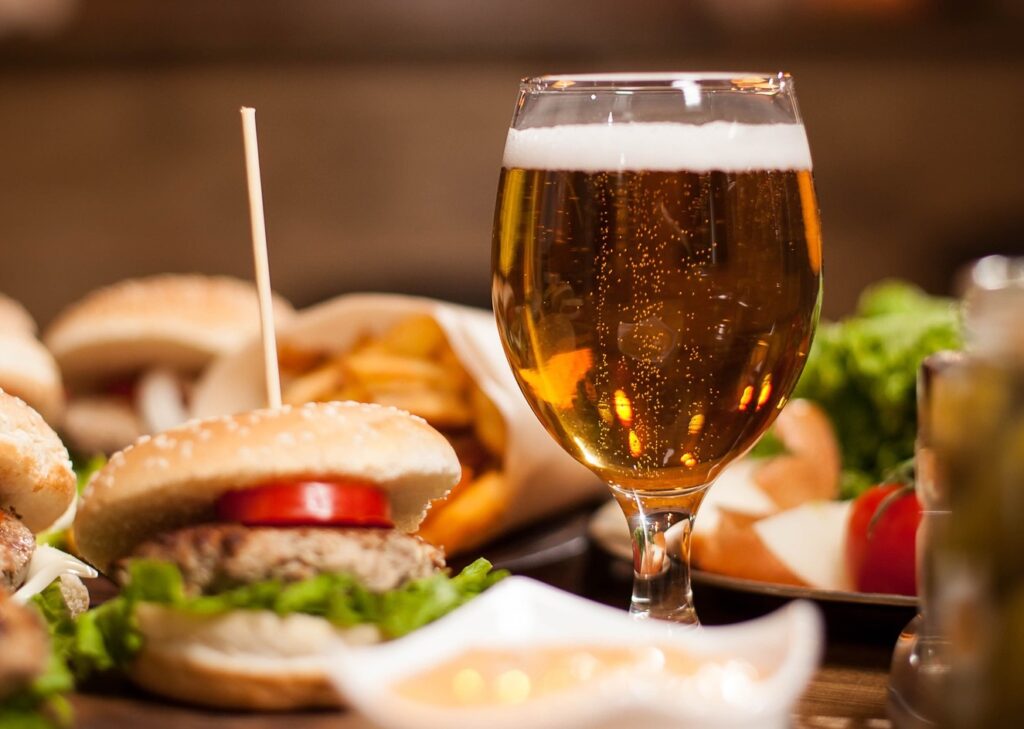 Lunchgerecht met een biertje