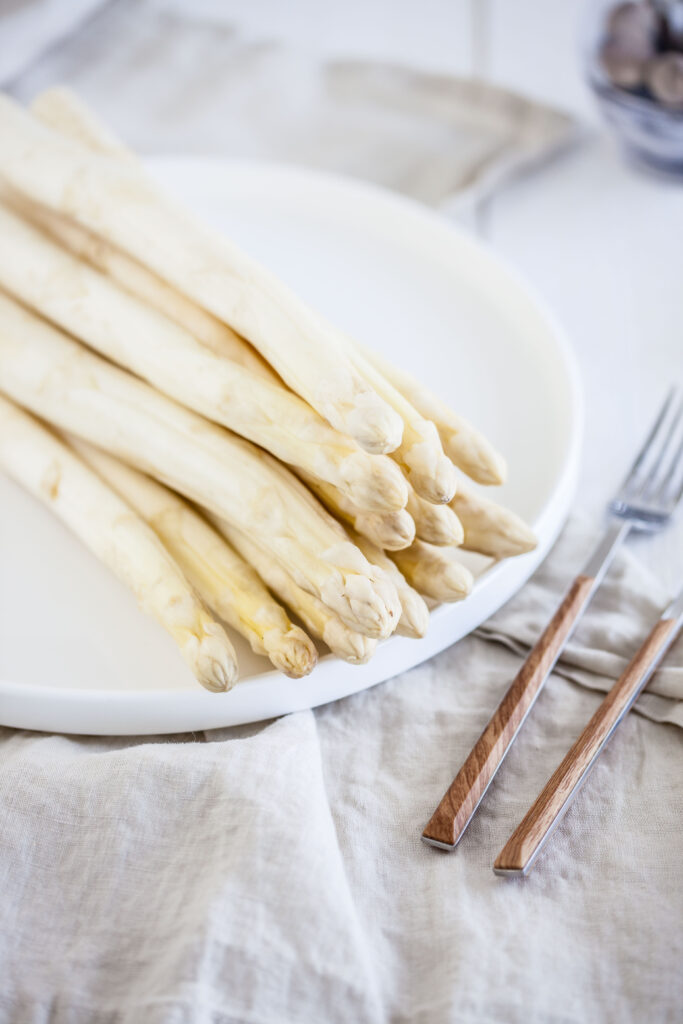 Asperges op bord